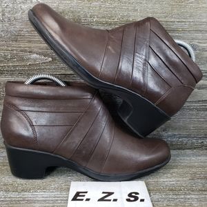 Clarks Collection Leather Zip Ankle Boots Womens Size 9m